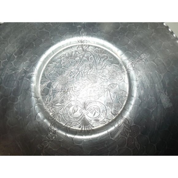 Designed Aluminum Round tray plate 12" floral bouquet pattern hammered Aluminum - Picture 2 of 4